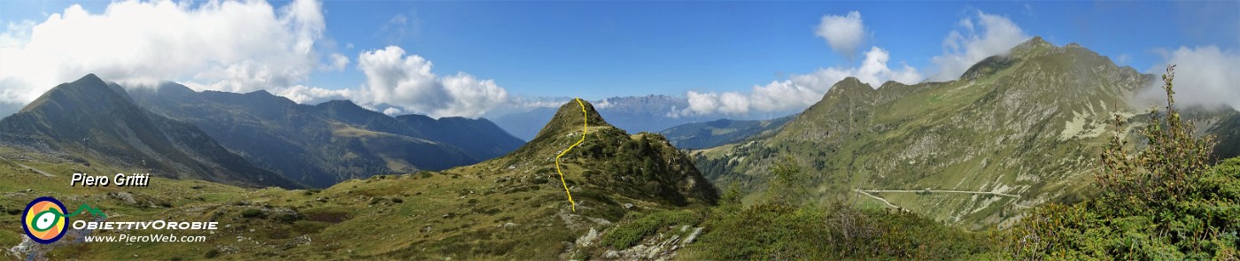 14 Sceso per nebbia dal Pizzo delle segade salgo sulla montagnina soleggiata nella Valle del Bitto di Albaredo.jpg